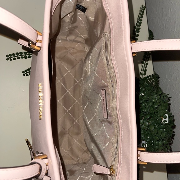 Beautiful blush pink MK bag! I just don’t use it anymore.. needs a loving home. - Picture 2 of 4